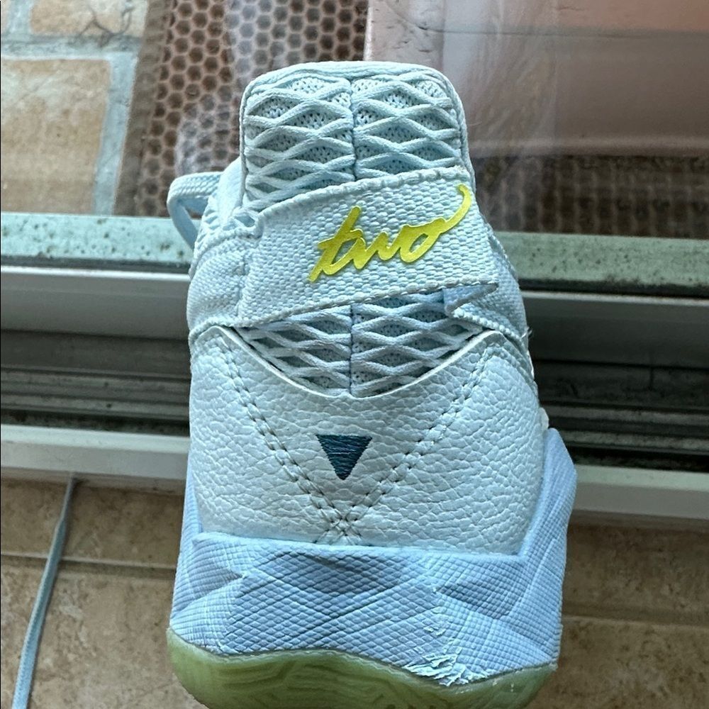 New Balance Ladies COCO GAUFF Blue and Yellow Tennis Shoes size 7 Wide - Picture 11 of 11